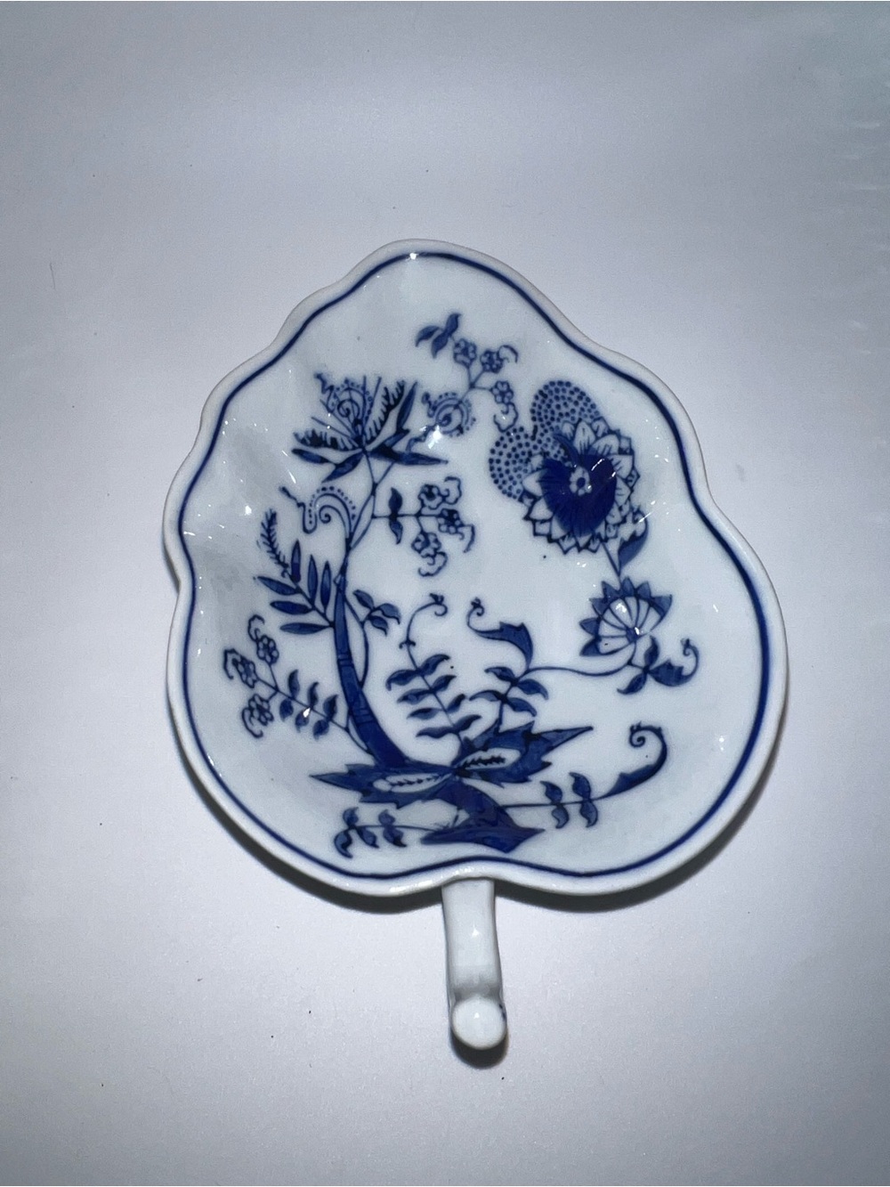 Blue Danube leaf shaped dish